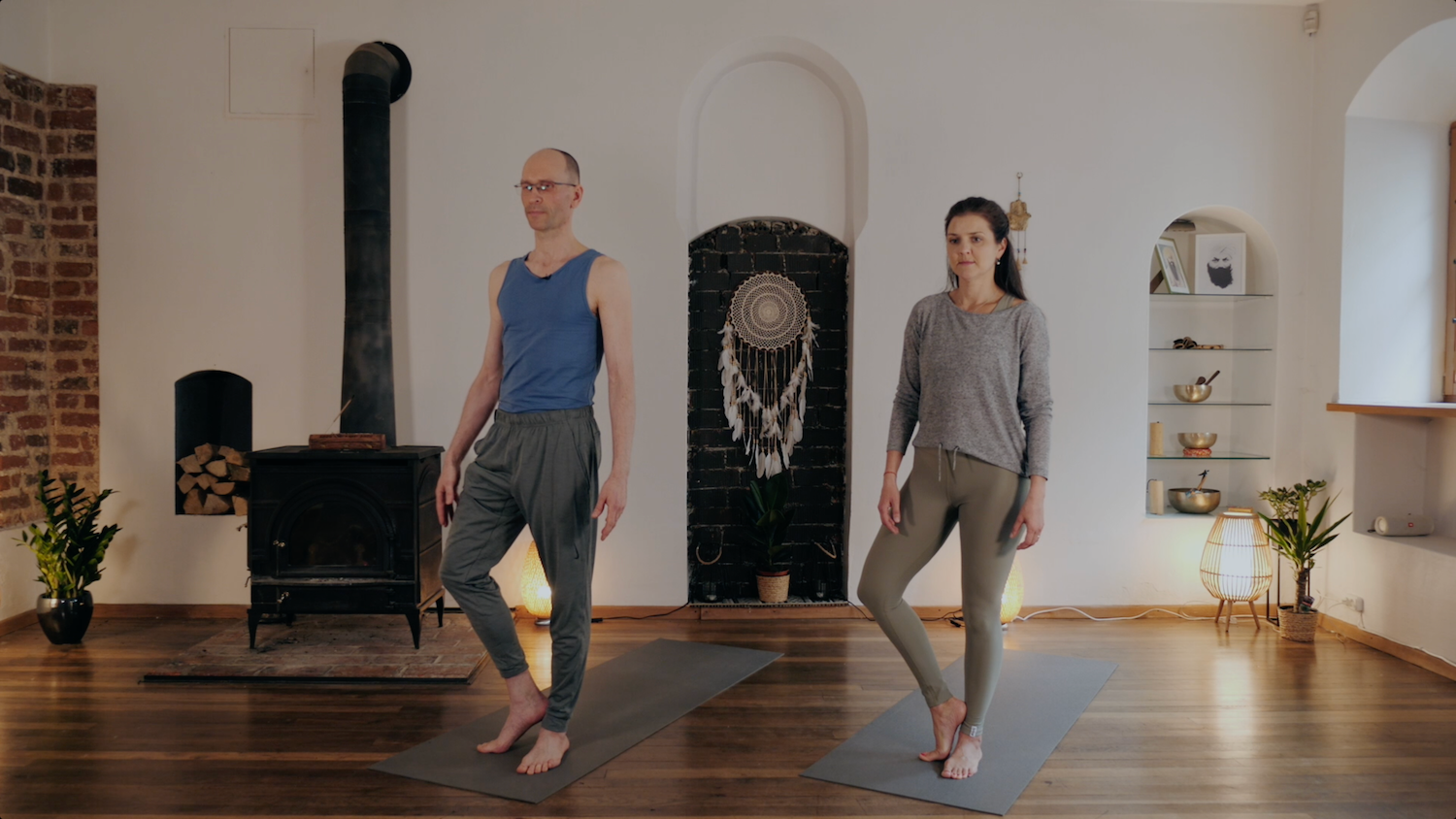 Sąmoningi judesiai- JOGA STOVINT ir JOGA GULINT Sąmoningi judesiai- JOGA STOVINT ir JOGA GULINT